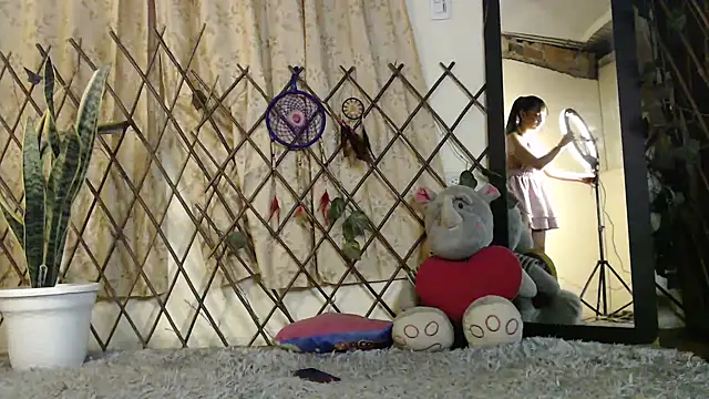 Snapshot of _ella_b chatting on 03/20/25, 03:13 ella b online show from 03/20/25, 03:13