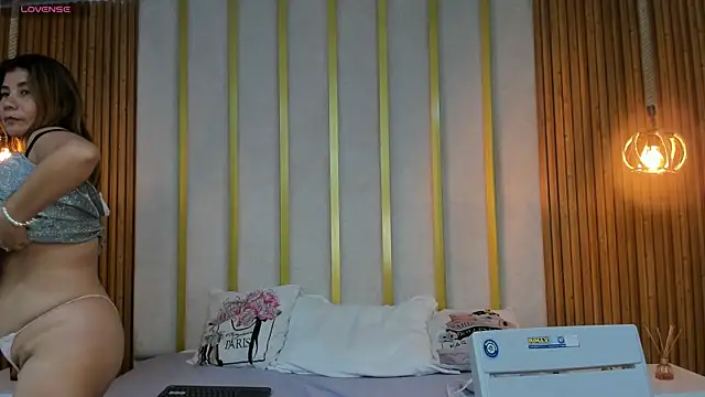 Snapshot of love_mommy chatting on 03/09/25, 08:51 love mommy online show from 03/09/25, 08:51