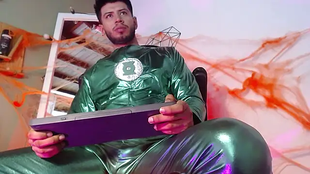 Colby brown03 online show from 10/28/25, 07:27