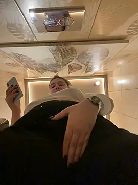 SuzieMurray online show from 02/18/25, 11:22