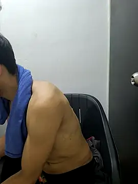 Snapshot of charlesss19 chatting on 09/10/25, 03:28 charlesss19 online show from 09/10/25, 03:28