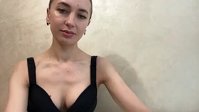 Snapshot of CaitlinaJayne23 chatting on 05/14/26, 03:24 CaitlinaJayne23 online show from 05/14/26, 03:24