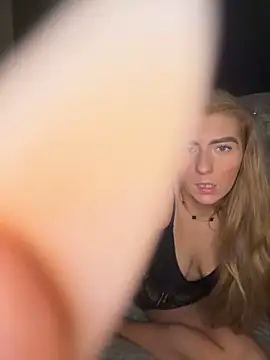 Summer Paige online show from 10/12/25, 09:14