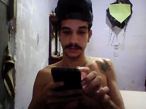 Snapshot of gatobranco001 chatting on 02/27/25, 03:15 gatobranco001 online show from 02/27/25, 03:15