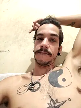 Snapshot of gatobranco001 chatting on 03/03/25, 05:39 gatobranco001 online show from 03/03/25, 05:39
