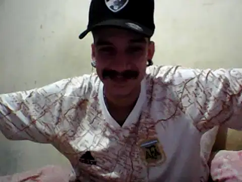 Snapshot of gatobranco001 chatting on 03/08/25, 07:42 gatobranco001 online show from 03/08/25, 07:42