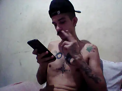 Snapshot of gatobranco001 chatting on 03/10/25, 08:12 gatobranco001 online show from 03/10/25, 08:12