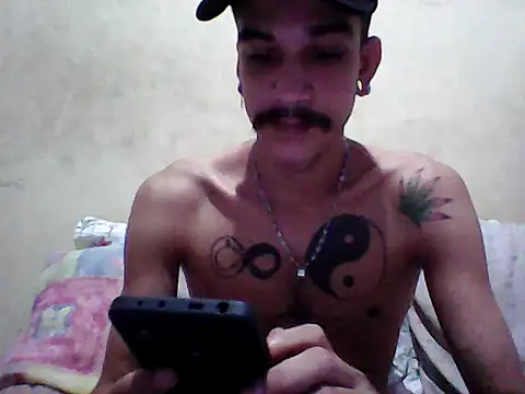 Snapshot of gatobranco001 chatting on 03/12/25, 05:13 gatobranco001 online show from 03/12/25, 05:13