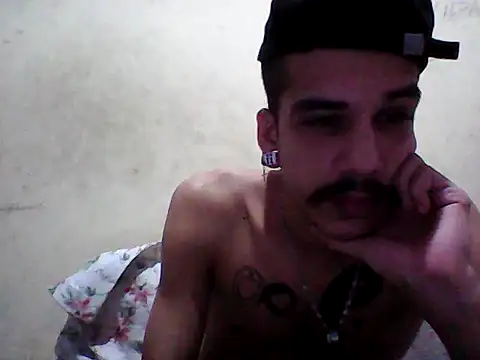 Snapshot of gatobranco001 chatting on 03/17/25, 01:14 gatobranco001 online show from 03/17/25, 01:14
