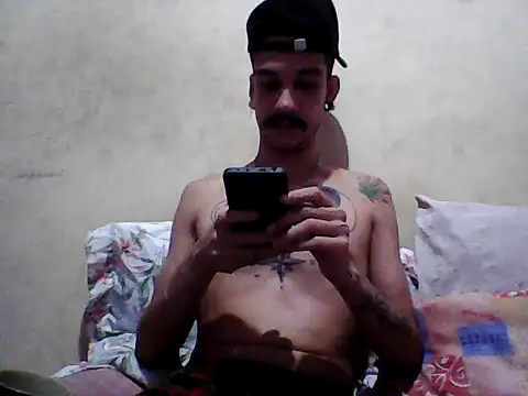 Snapshot of gatobranco001 chatting on 03/17/25, 05:12 gatobranco001 online show from 03/17/25, 05:12