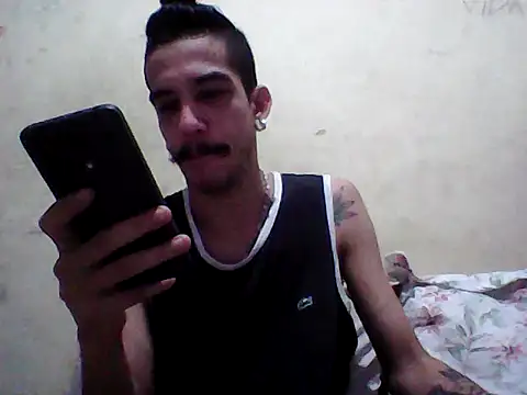 Snapshot of gatobranco001 chatting on 03/18/25, 11:53 gatobranco001 online show from 03/18/25, 11:53