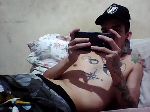 Snapshot of gatobranco001 chatting on 03/19/25, 06:03 gatobranco001 online show from 03/19/25, 06:03