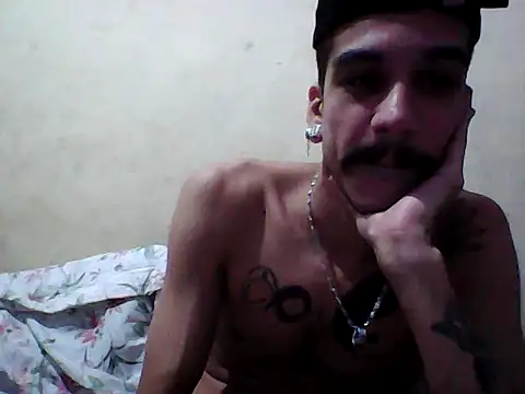 Snapshot of gatobranco001 chatting on 03/19/25, 12:12 gatobranco001 online show from 03/19/25, 12:12