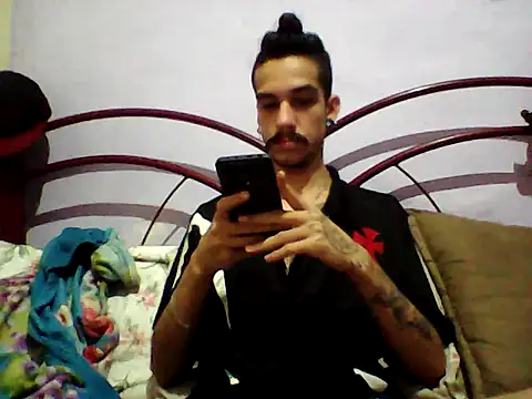 Snapshot of gatobranco001 chatting on 03/21/25, 09:34 gatobranco001 online show from 03/21/25, 09:34