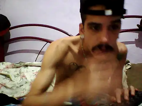 Snapshot of gatobranco001 chatting on 03/21/25, 12:50 gatobranco001 online show from 03/21/25, 12:50
