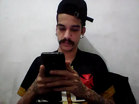 Snapshot of gatobranco001 chatting on 05/30/26, 05:54 gatobranco001 online show from 05/30/26, 05:54