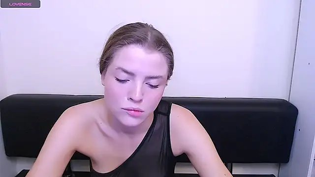 MissOliviaa  online show from 12/04/24, 03:21