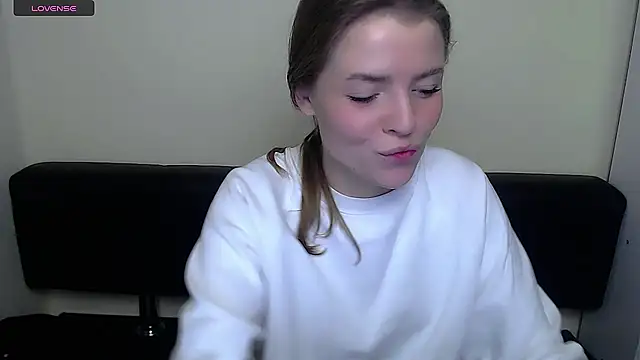 MissOliviaa  online show from 12/18/24, 08:20