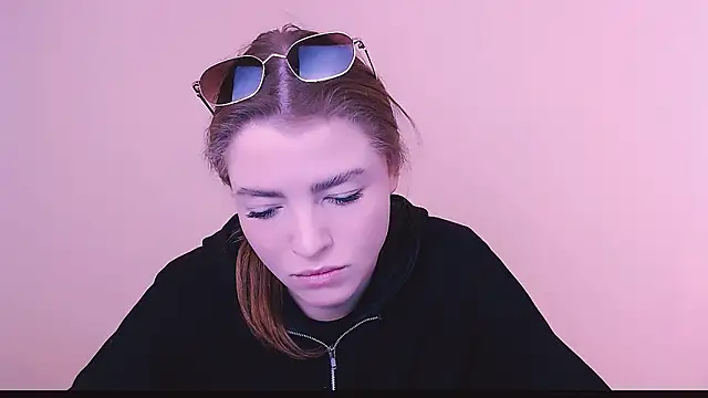 MissOliviaa  online show from 02/10/25, 08:20