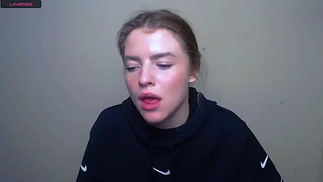 MissOliviaa  online show from 02/26/25, 02:46