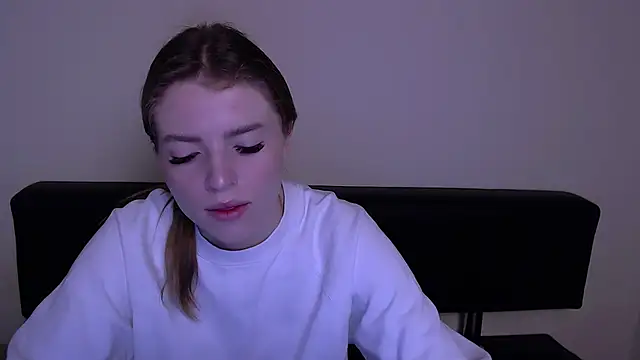 MissOliviaa  online show from 03/05/25, 09:05