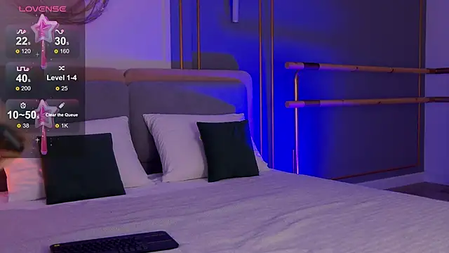 Smiley Mia online show from 02/02/25, 08:13