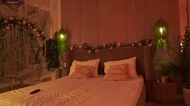 Smiley Mia online show from 09/23/25, 05:10