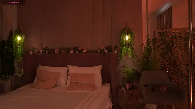 Smiley Mia online show from 09/24/25, 05:11