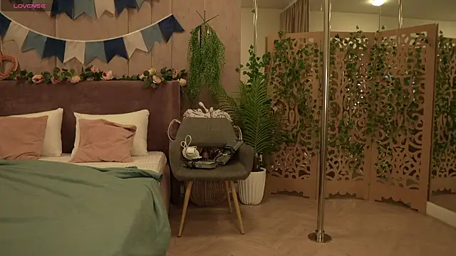 Smiley Mia online show from 10/02/25, 05:14