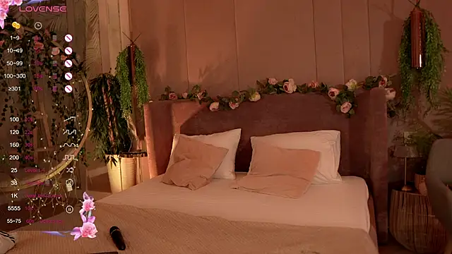 Smiley Mia online show from 10/10/25, 05:17