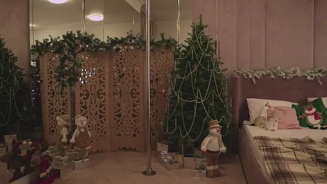 Smiley Mia online show from 12/20/25, 05:03