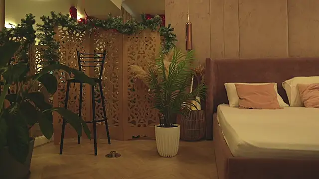 Smiley Mia online show from 03/13/26, 05:03