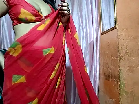 poojaxxx65 online show from 10/10/25, 11:04