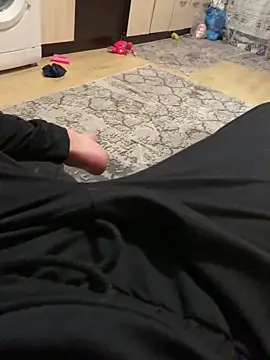 Snapshot of lora19922 chatting on 12/30/24, 11:17 lora19922 online show from 12/30/24, 11:17