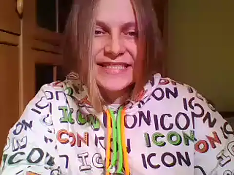 Snapshot of Evasapples chatting on 12/01/24, 05:13 Evasapples online show from 12/01/24, 05:13