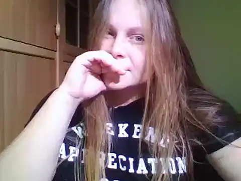 Snapshot of Evasapples chatting on 12/04/24, 09:24 Evasapples online show from 12/04/24, 09:24