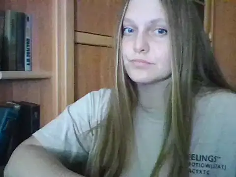 Snapshot of Evasapples chatting on 12/05/24, 09:39 Evasapples online show from 12/05/24, 09:39