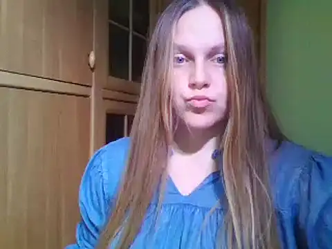 Snapshot of Evasapples chatting on 12/13/24, 08:58 Evasapples online show from 12/13/24, 08:58