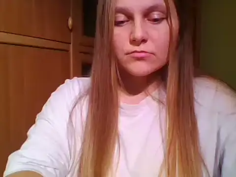 Snapshot of Evasapples chatting on 12/14/24, 12:01 Evasapples online show from 12/14/24, 12:01