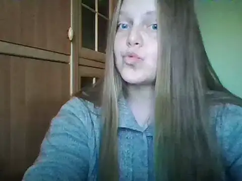 Snapshot of Evasapples chatting on 12/14/24, 01:49 Evasapples online show from 12/14/24, 01:49