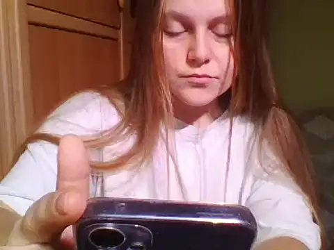 Snapshot of Evasapples chatting on 12/22/24, 10:49 Evasapples online show from 12/22/24, 10:49