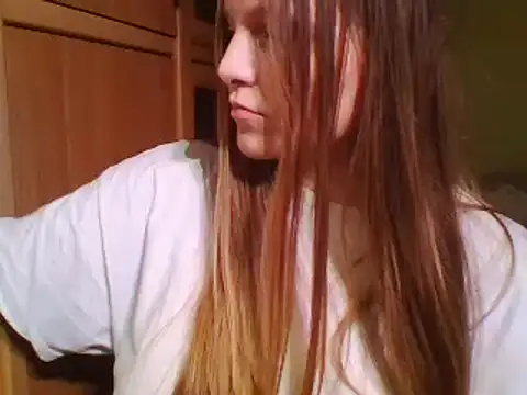 Snapshot of Evasapples chatting on 12/22/24, 08:14 Evasapples online show from 12/22/24, 08:14