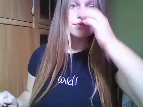 Snapshot of Evasapples chatting on 12/27/24, 01:50 Evasapples online show from 12/27/24, 01:50