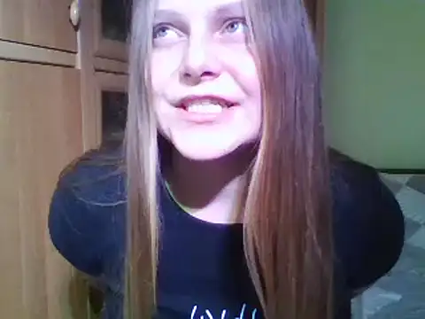 Snapshot of Evasapples chatting on 12/27/24, 04:54 Evasapples online show from 12/27/24, 04:54