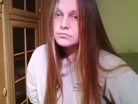 Snapshot of Evasapples chatting on 01/25/25, 07:28 Evasapples online show from 01/25/25, 07:28