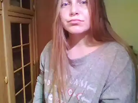 Snapshot of Evasapples chatting on 02/01/25, 04:22 Evasapples online show from 02/01/25, 04:22