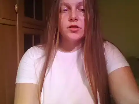 Snapshot of Evasapples chatting on 02/02/25, 02:02 Evasapples online show from 02/02/25, 02:02