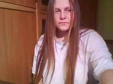 Snapshot of Evasapples chatting on 02/08/25, 03:42 Evasapples online show from 02/08/25, 03:42