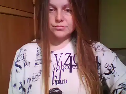 Snapshot of Evasapples chatting on 02/14/25, 12:57 Evasapples online show from 02/14/25, 12:57