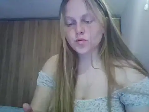 Snapshot of Evasapples chatting on 03/05/25, 04:13 Evasapples online show from 03/05/25, 04:13